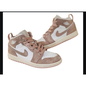 Air Jordan Air Jordan 1 Mid SE GS
"Legend Pink' FN7432-161